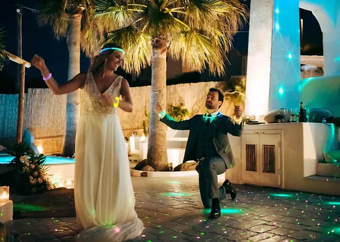 Summer Lovers * Akrotiri (Santorini)