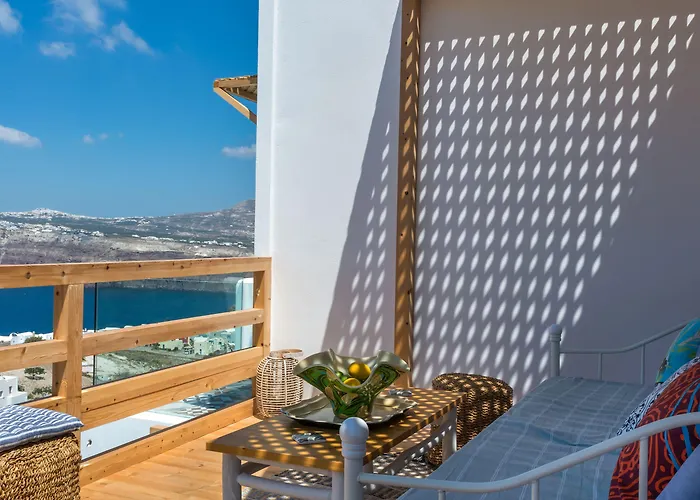 Summer Lovers Акротири