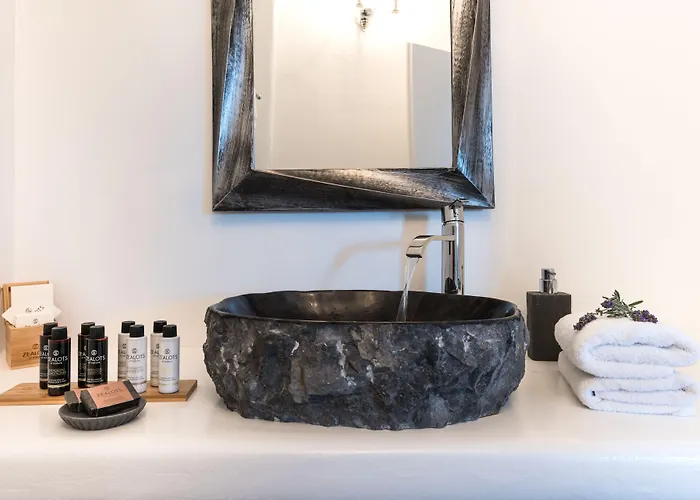 Summer Lovers Акротири