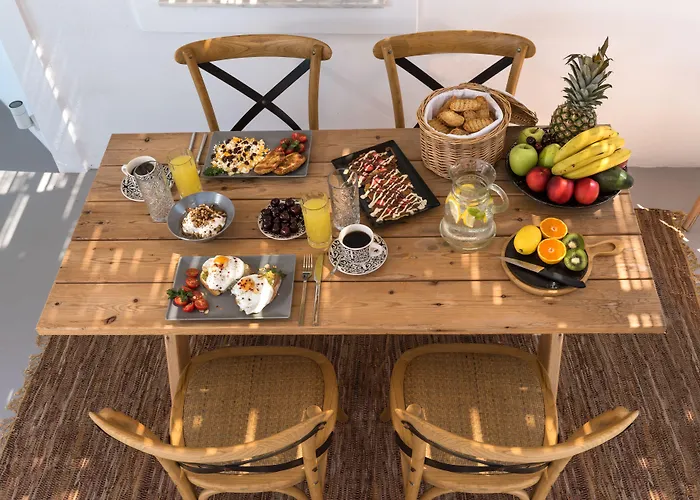 Summer Lovers Акротири